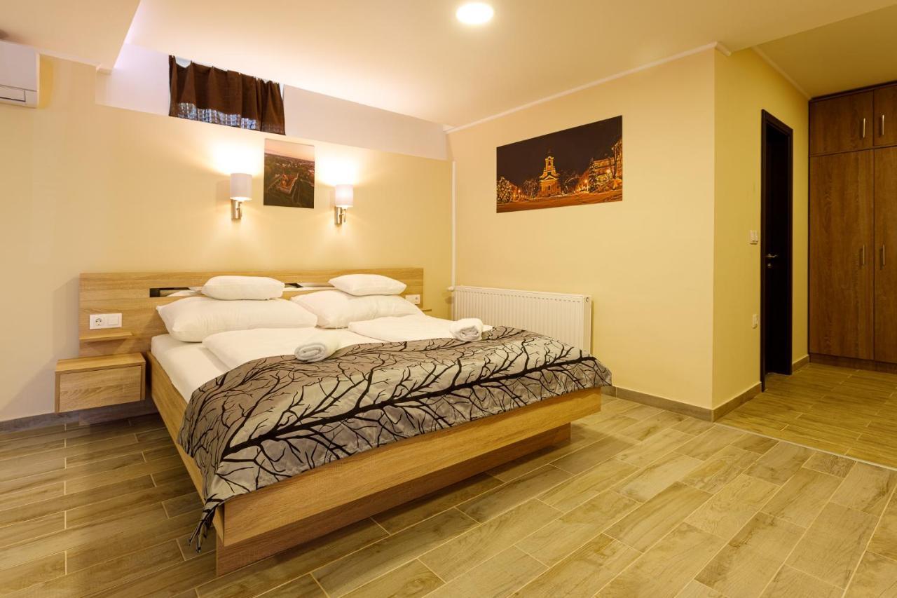 Bed and Breakfast Central Panzio Gyula Exterior foto