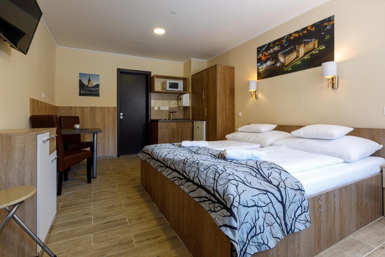 Bed and Breakfast Central Panzio Gyula Exterior foto